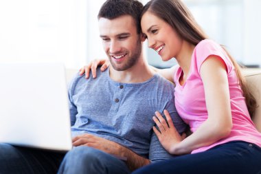 dizüstü bilgisayar ile Divan couple