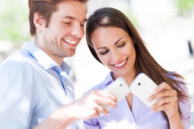 cep telefonları ile genç
