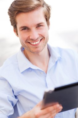 Dijital tablet tutan adam
