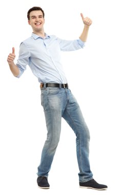 Adam başparmağını kaldırıyor