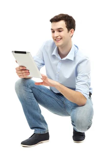 Hombre joven con tableta digital — Foto de Stock