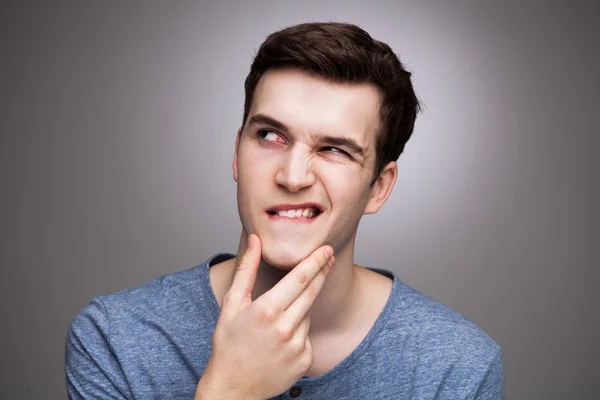 Junger Mann fragt sich — Stockfoto