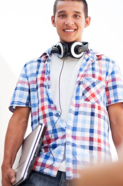 gülümseyen genç çocuk