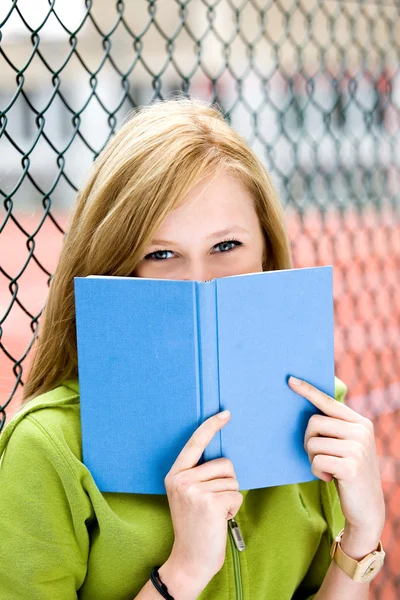 Studente con libro — Foto Stock