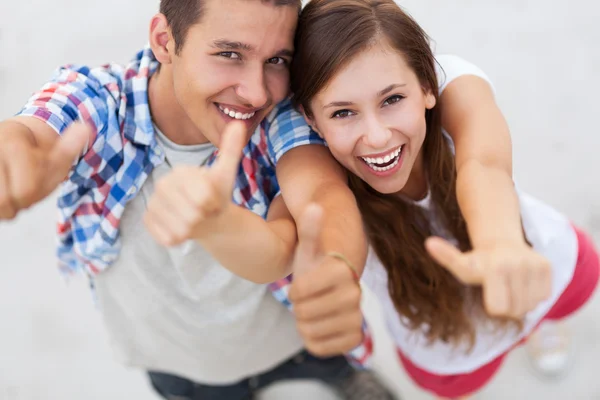 Young couple with thumbs up — Stock Photo, Image