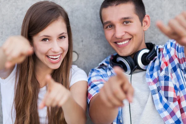 Young couple pointing — Stock Photo, Image