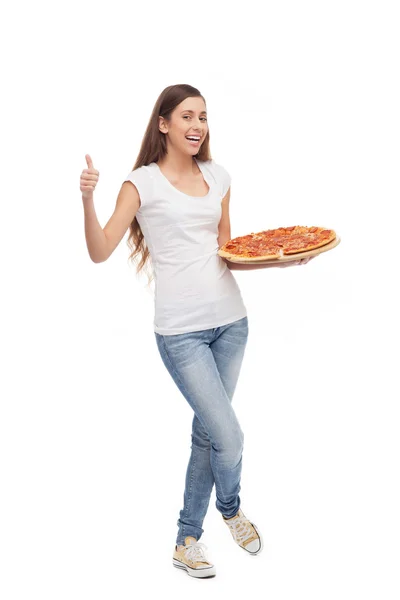 Kvinna äter pizza — Stockfoto