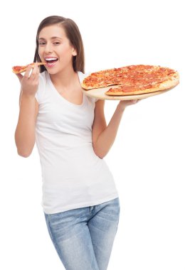 Pizza yiyen kadın.