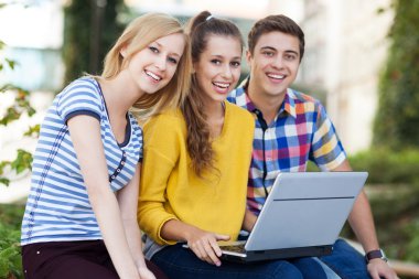 Birlikte laptop arıyorum arkadaşlar