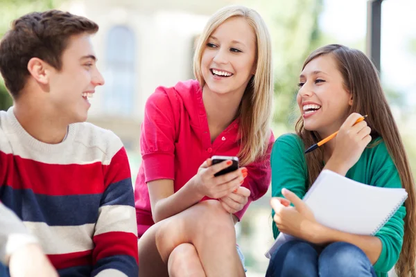 Friends laughing — Stock Photo, Image