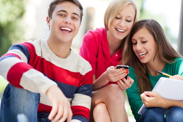 Friends laughing — Stock Photo, Image