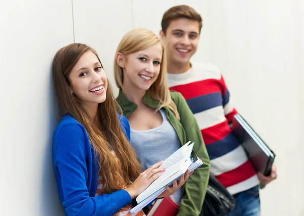 Drie studenten — Stockfoto