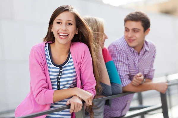 Friends sitting together — Stock Photo, Image