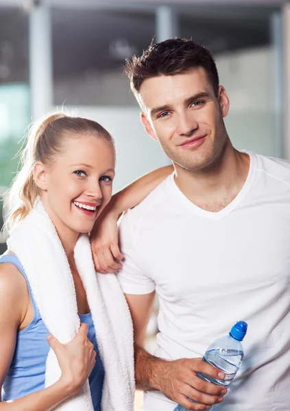 Couple à la salle de gym — Photo