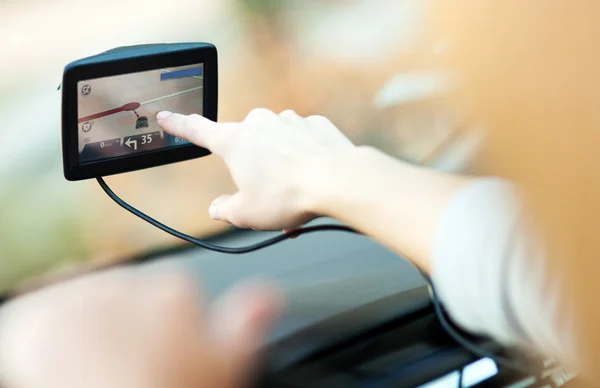 Woman using gps — Stock Photo, Image