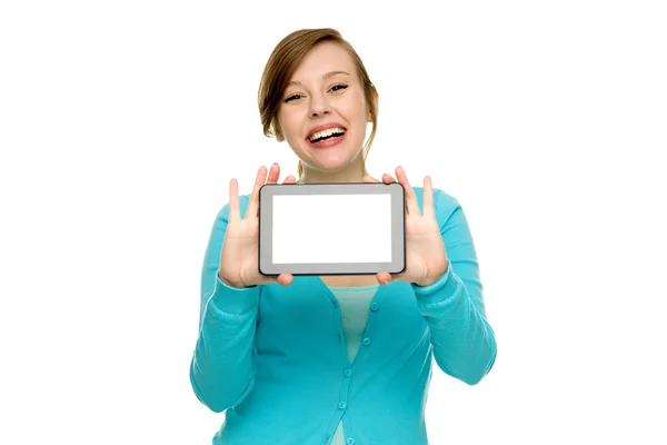 Mujer joven sosteniendo tableta digital — Foto de Stock