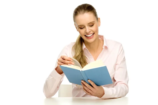 Mujer leyendo — Foto de Stock