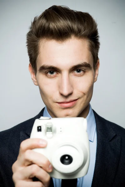 Man with instant camera — Stock Photo, Image