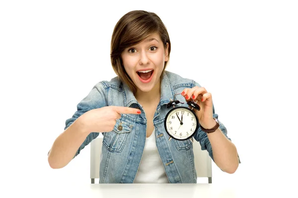 Jeune femme avec horloge — Photo