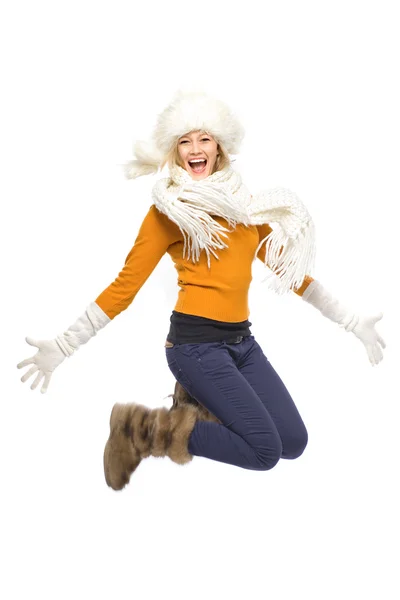 Junge Frau in Winterkleidung — Stockfoto