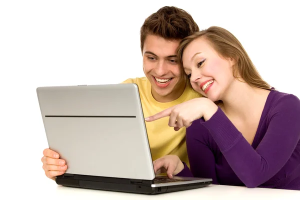ノートパソコンを使うカップル ストック写真