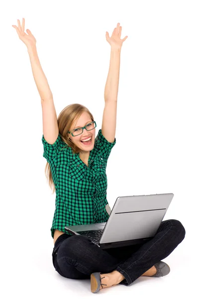 Cup001meisje met laptop verhogen haar armen in vreugde — Stockfoto
