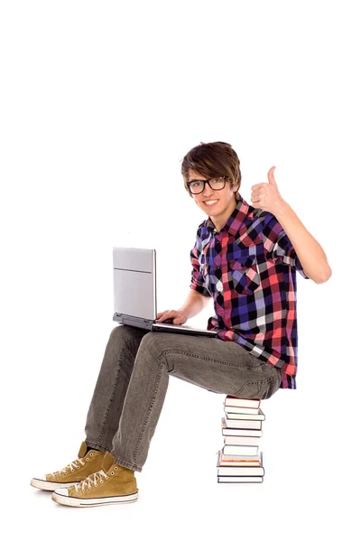 Aluno torcendo com laptop — Fotografia de Stock