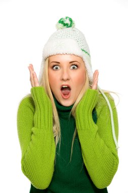 yün şapkalı kadın