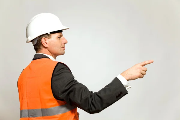 Trabajadores de la construcción señalando —  Fotos de Stock