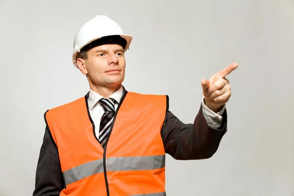 Robotnik budowlany, wskazując — Zdjęcie stockowe