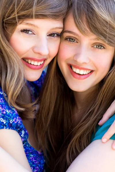 Two friends hugging — Stock Photo, Image