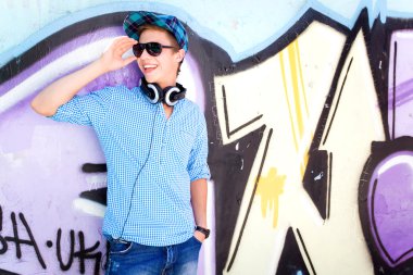 delikanlı ile mp3 çalar