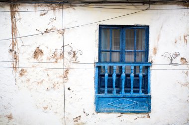 eski, mavi, ahşap pencere. Cuzco, peru.