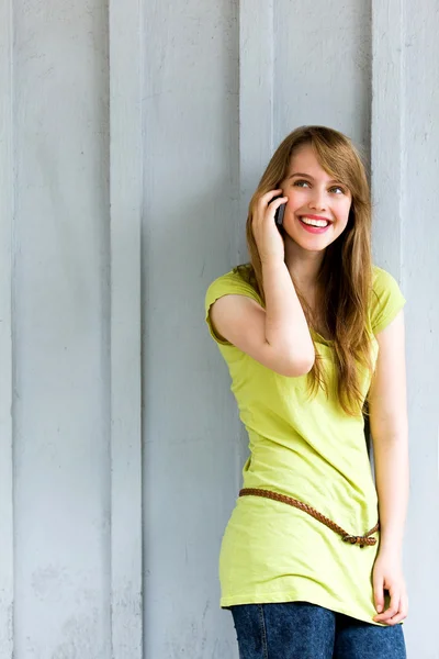 Girl with her mobile phone — Stock Photo, Image