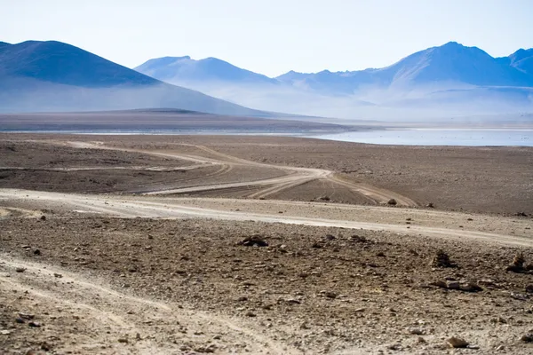 Un desierto en el altiplano de los andes en Bolivia — Foto de Stock