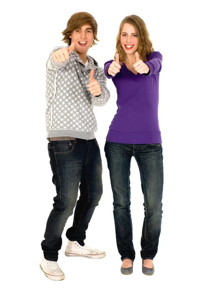 Jeune couple avec pouces levés — Photo