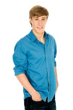 genç adamın elleri ceplerinde duran