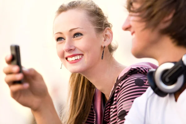 Couple adolescent — Photo