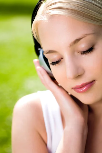 Woman with headphones — Stock Photo, Image