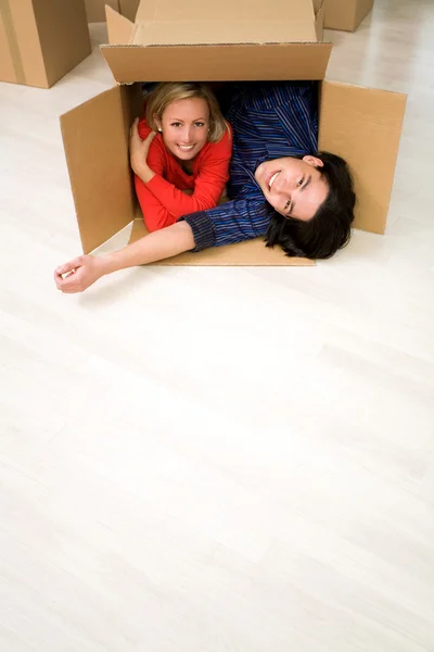 Couple in cardboard box — Stock Photo, Image