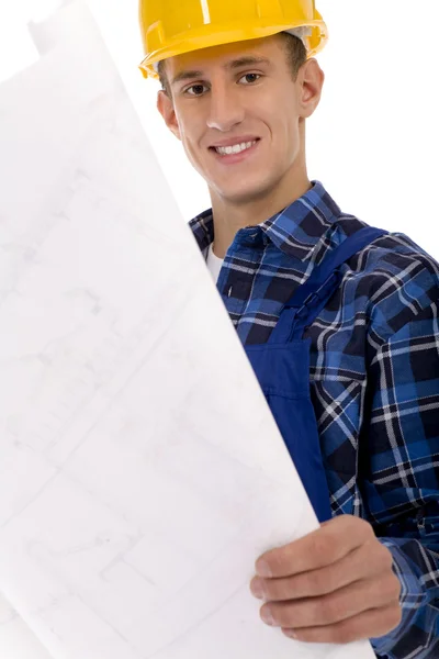 Handwerker untersucht Baupläne — Stockfoto