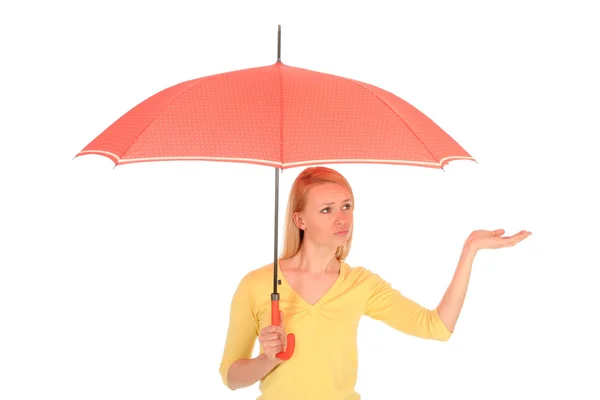 Frau checkt nach Regen — Stockfoto