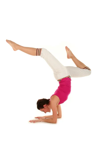 Mujer practicando yoga — Foto de Stock