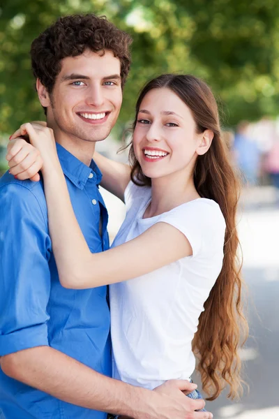 Щасливі молода пара — стокове фото