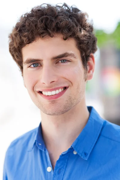 Young man smiling — Stock Photo, Image