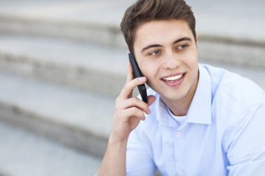 Cep telefonu olan adam.