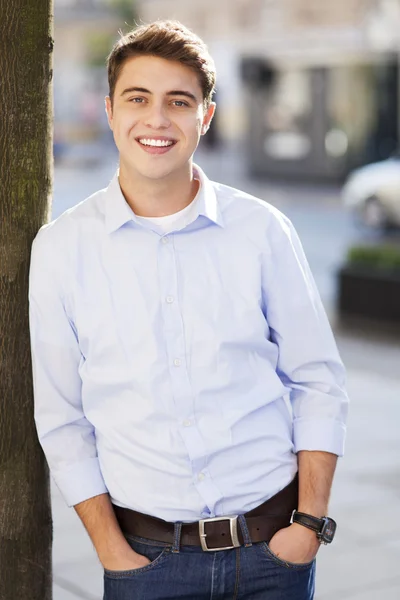 Giovane ragazzo sorridente — Foto Stock