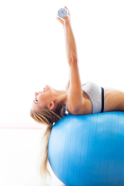 Woman exercising with dumbbells — Stock Photo, Image