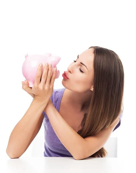 Vrouw zoenen piggy bank — Stockfoto