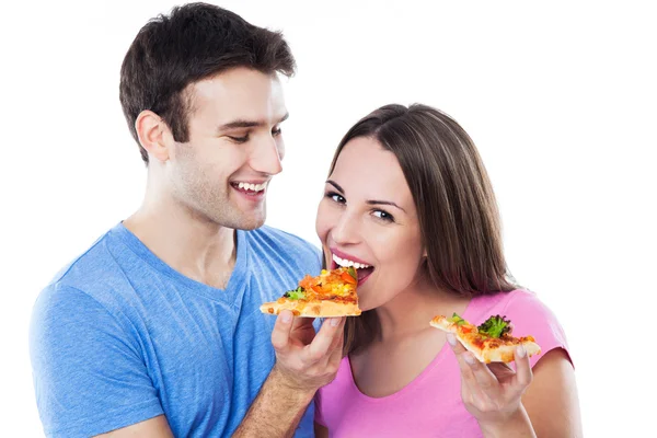 피자를 먹는 젊은 부부 스톡 사진